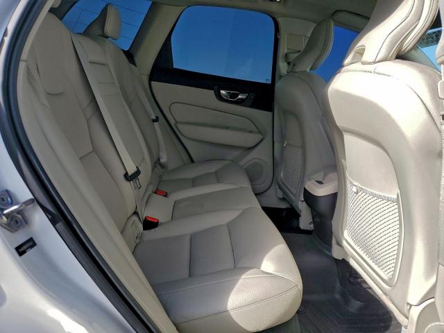 Volvo XC60 T5 Momentum Image 9