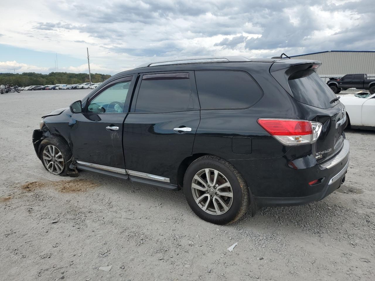 Nissan Pathfinder S Image 8