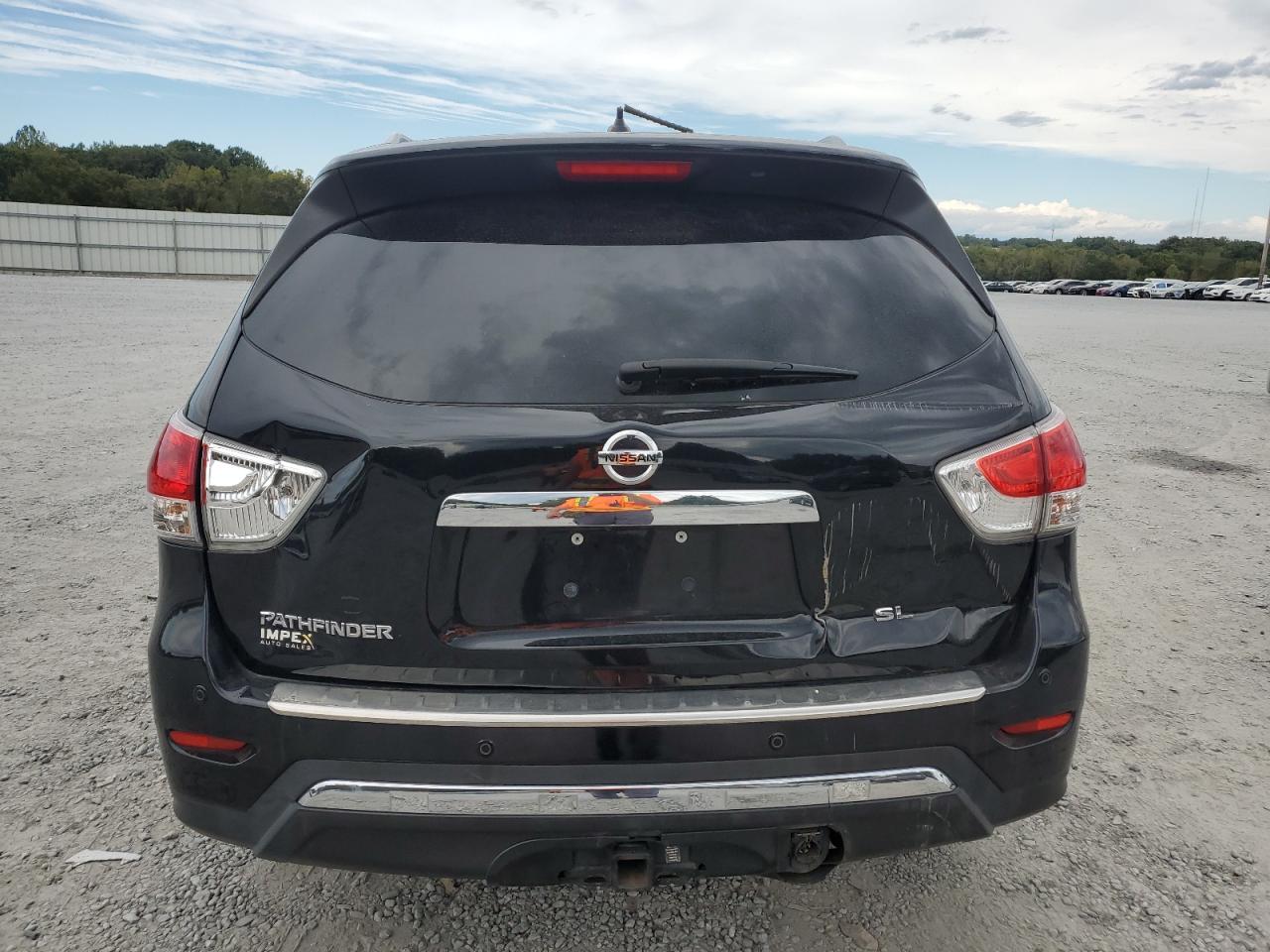 Nissan Pathfinder S Image 3