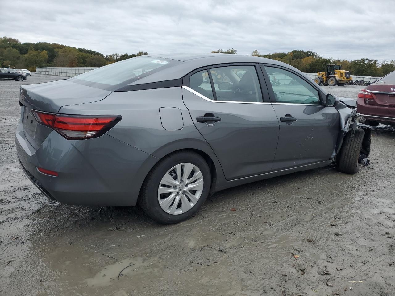 Nissan Sentra S Image 2