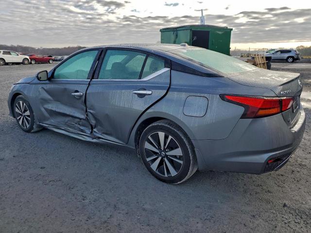 Nissan Altima Sl Image 2