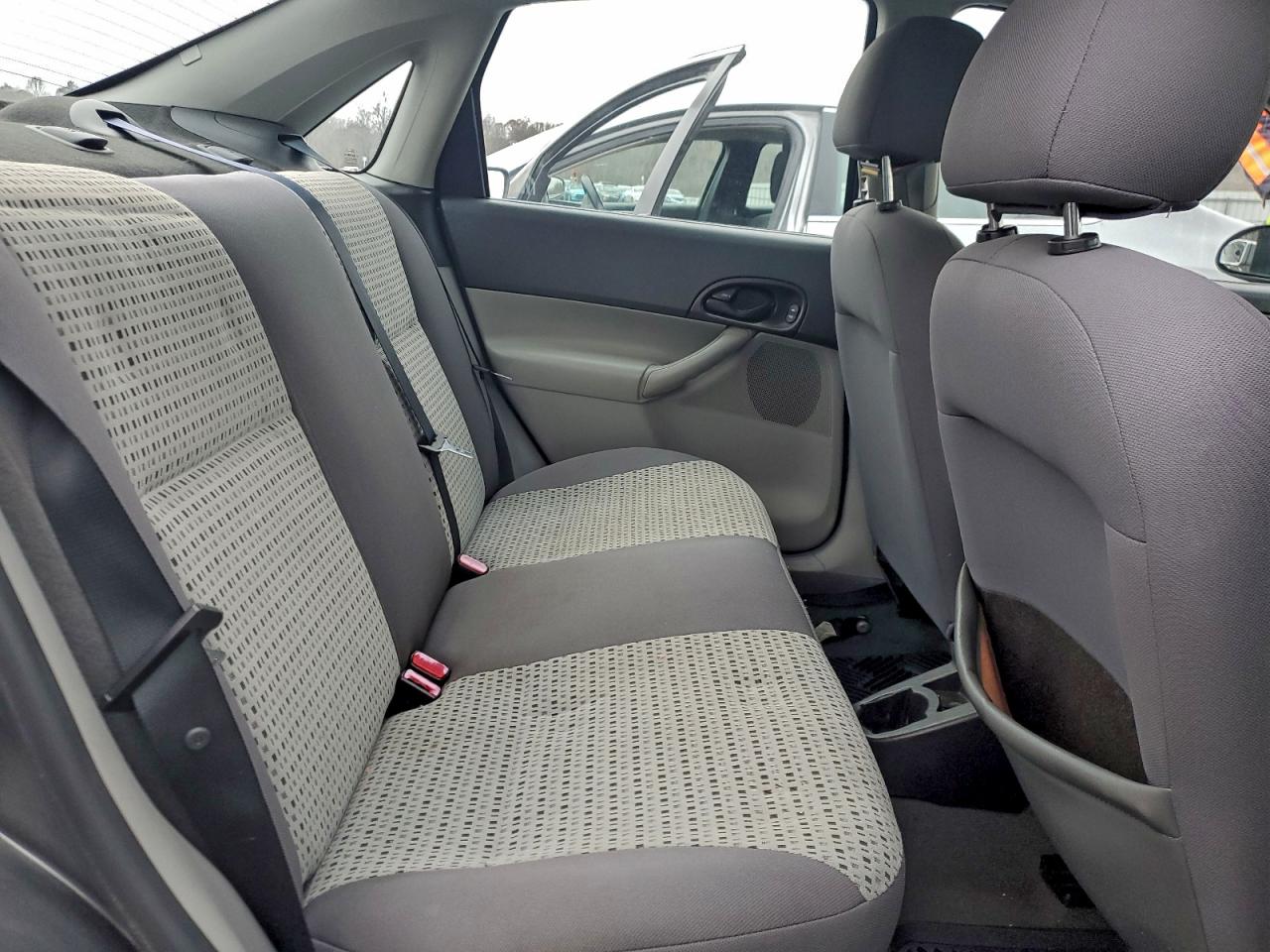 Ford Focus Zx4 Image 11