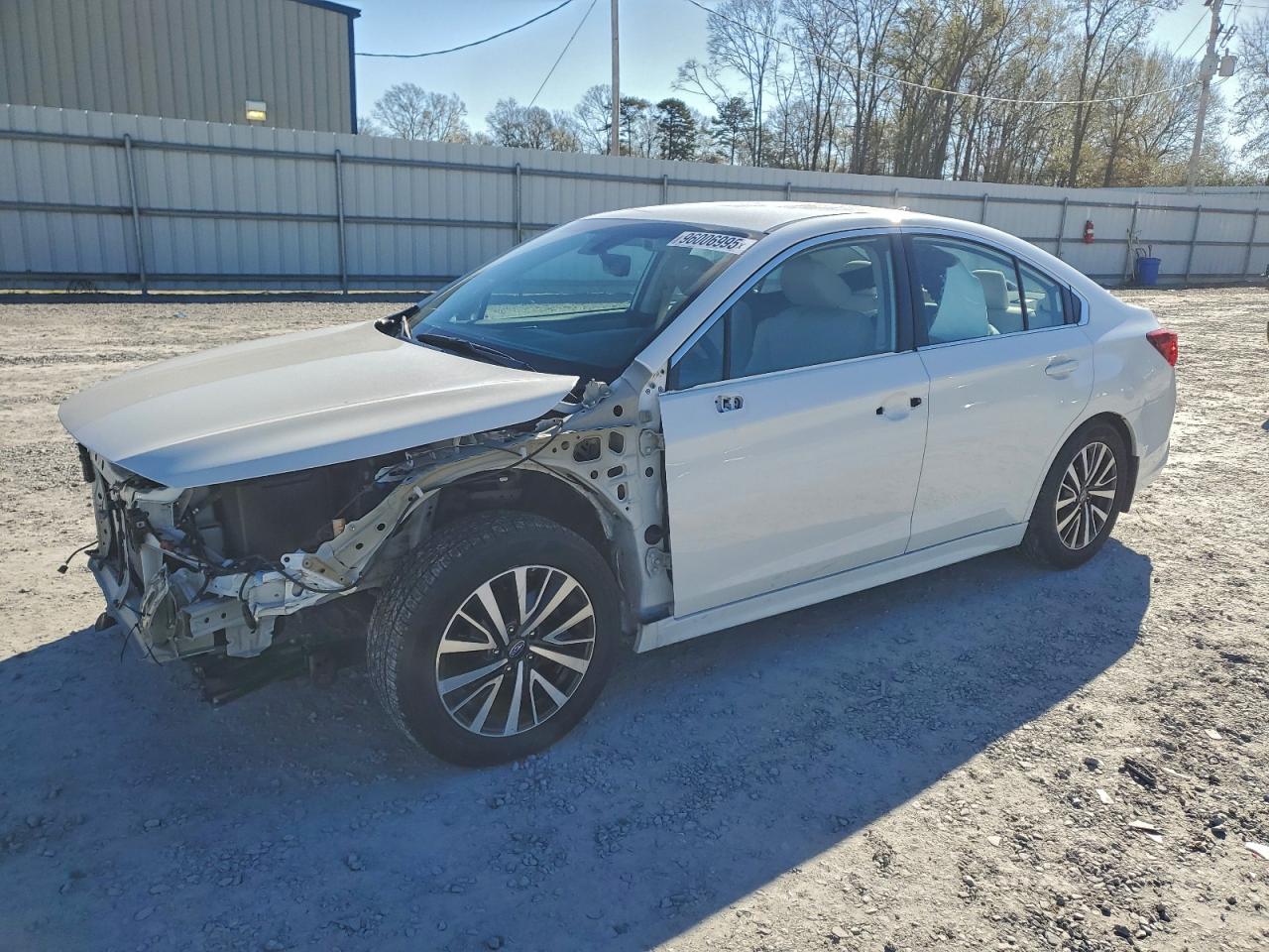 Subaru Legacy 2.5i Premium Image 1