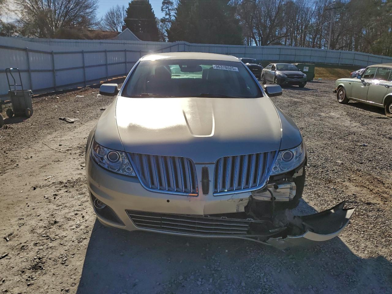 Lincoln MKS Image 11