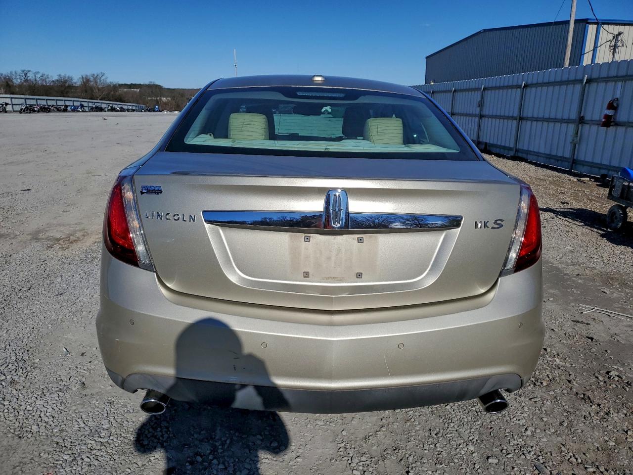 Lincoln MKS Image 9