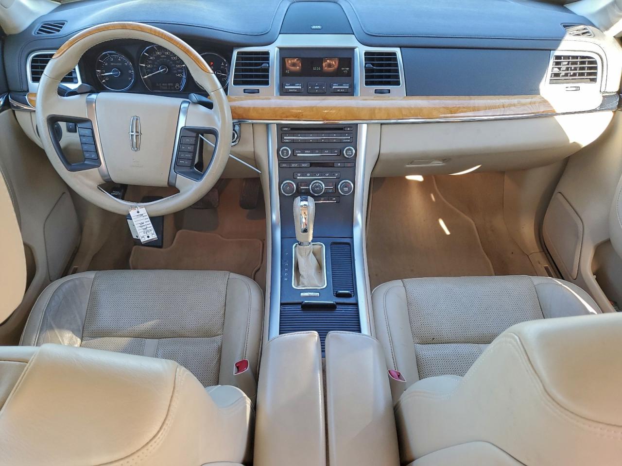 Lincoln MKS Image 12