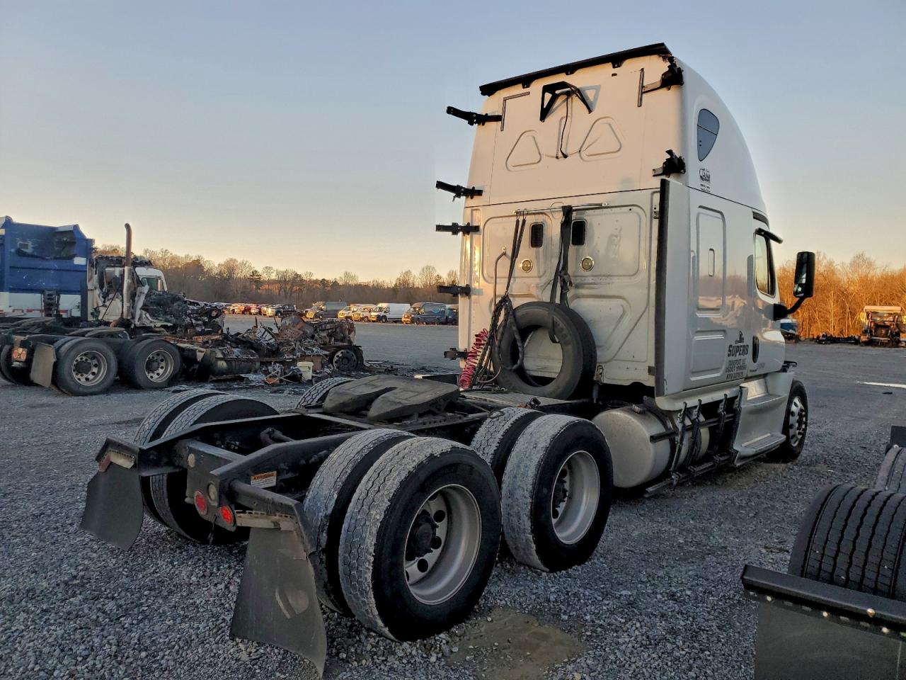 Freightliner Cascadia Image 6