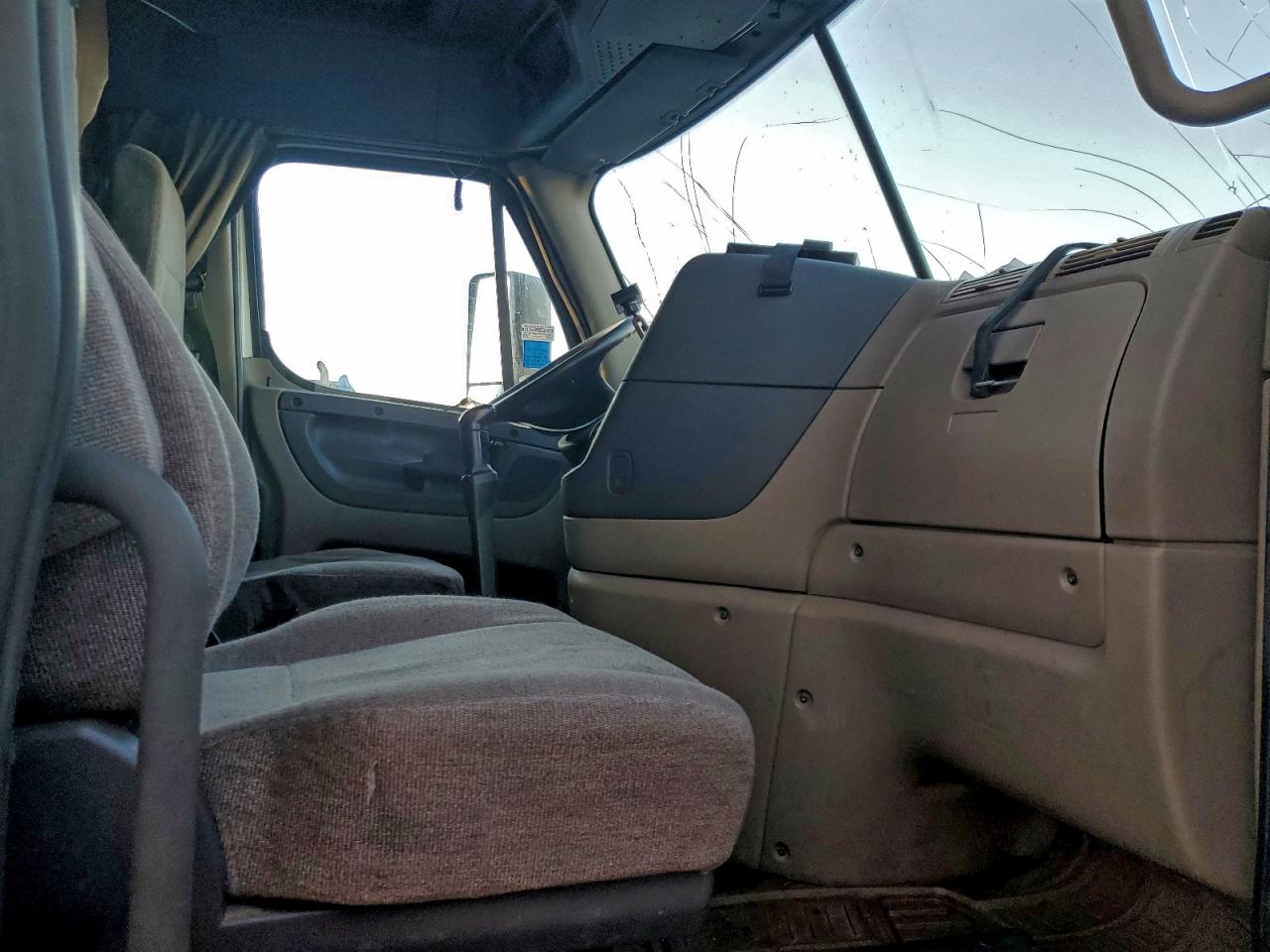 Freightliner Cascadia Image 8