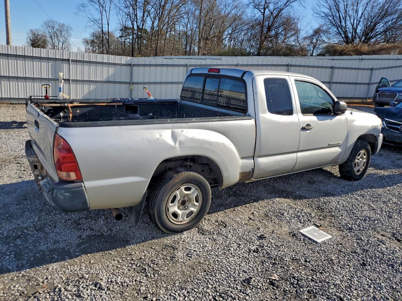 Toyota Tacoma Access Cab Image 2
