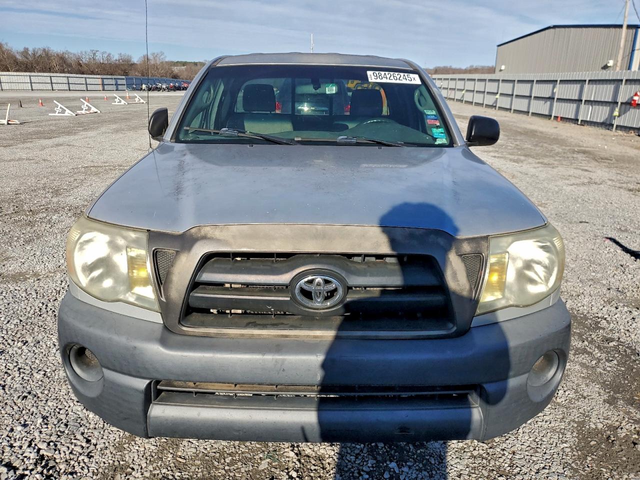 Toyota Tacoma Access Cab Image 12