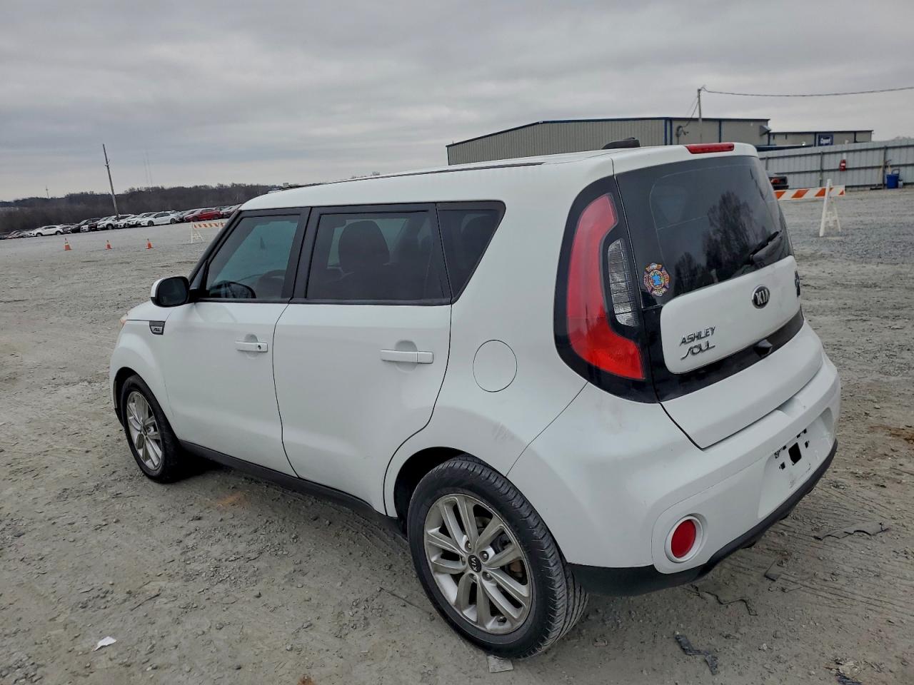 Kia Soul + Image 12