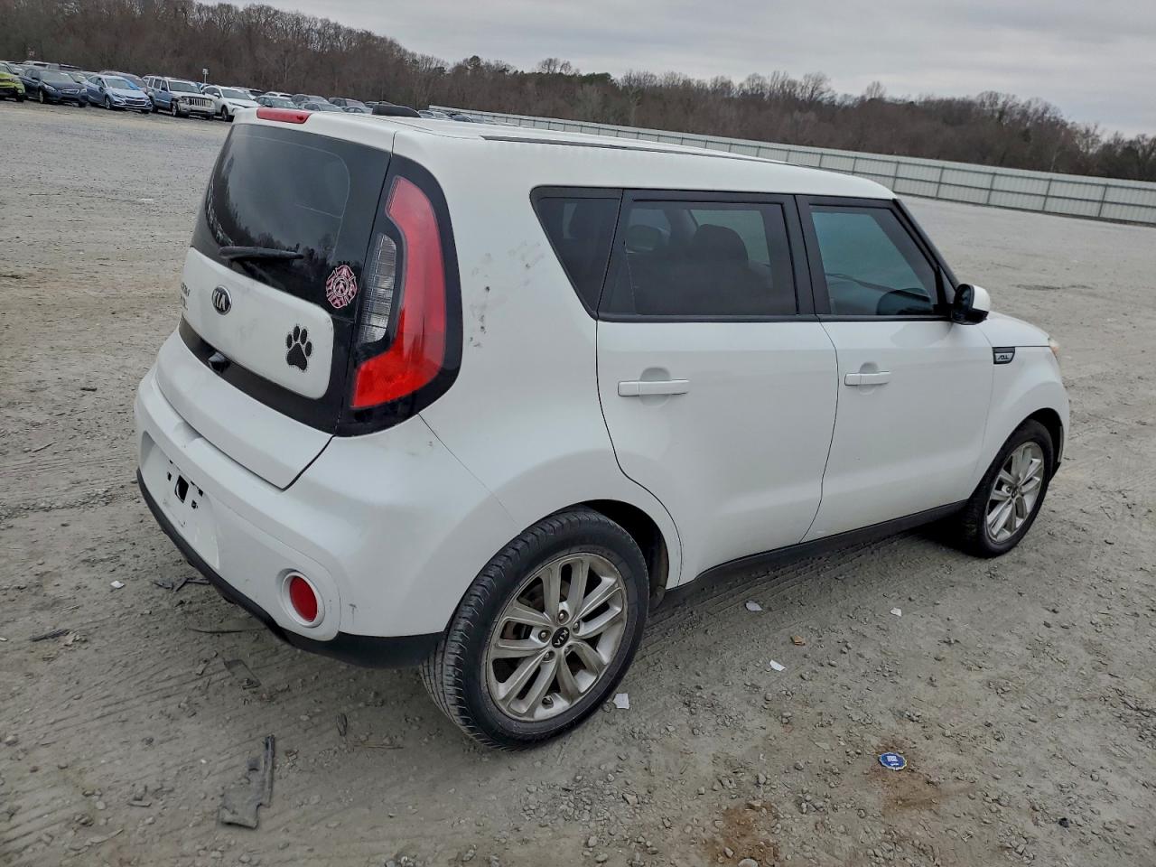 Kia Soul + Image 9
