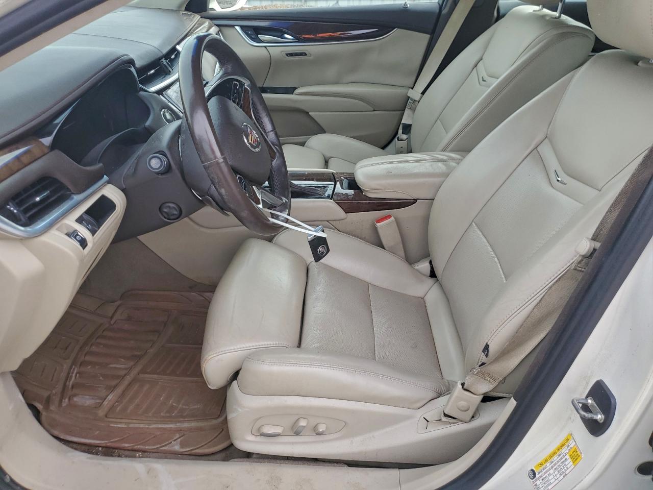 Cadillac XTS Luxury Collection Image 11