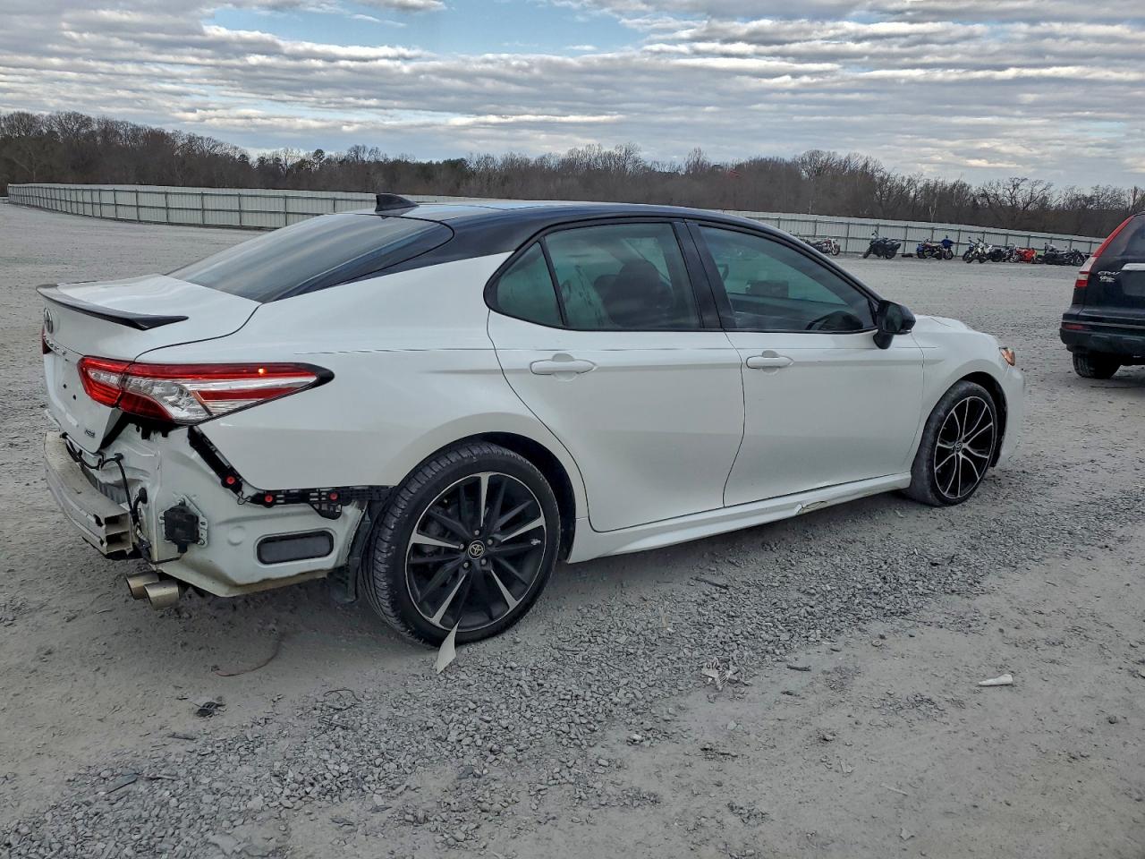 Toyota Camry Xse Image 9