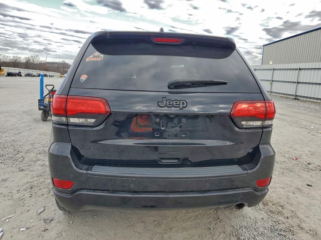 Jeep Grand Cherokee Laredo Image 9