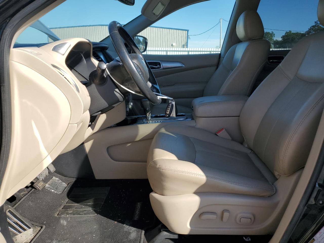 Nissan Pathfinder Sl Image 3