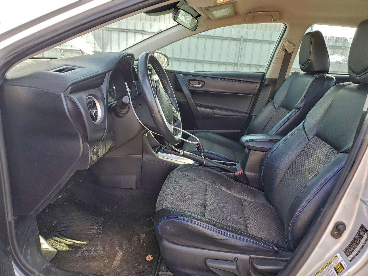 Toyota Corolla L Image 7