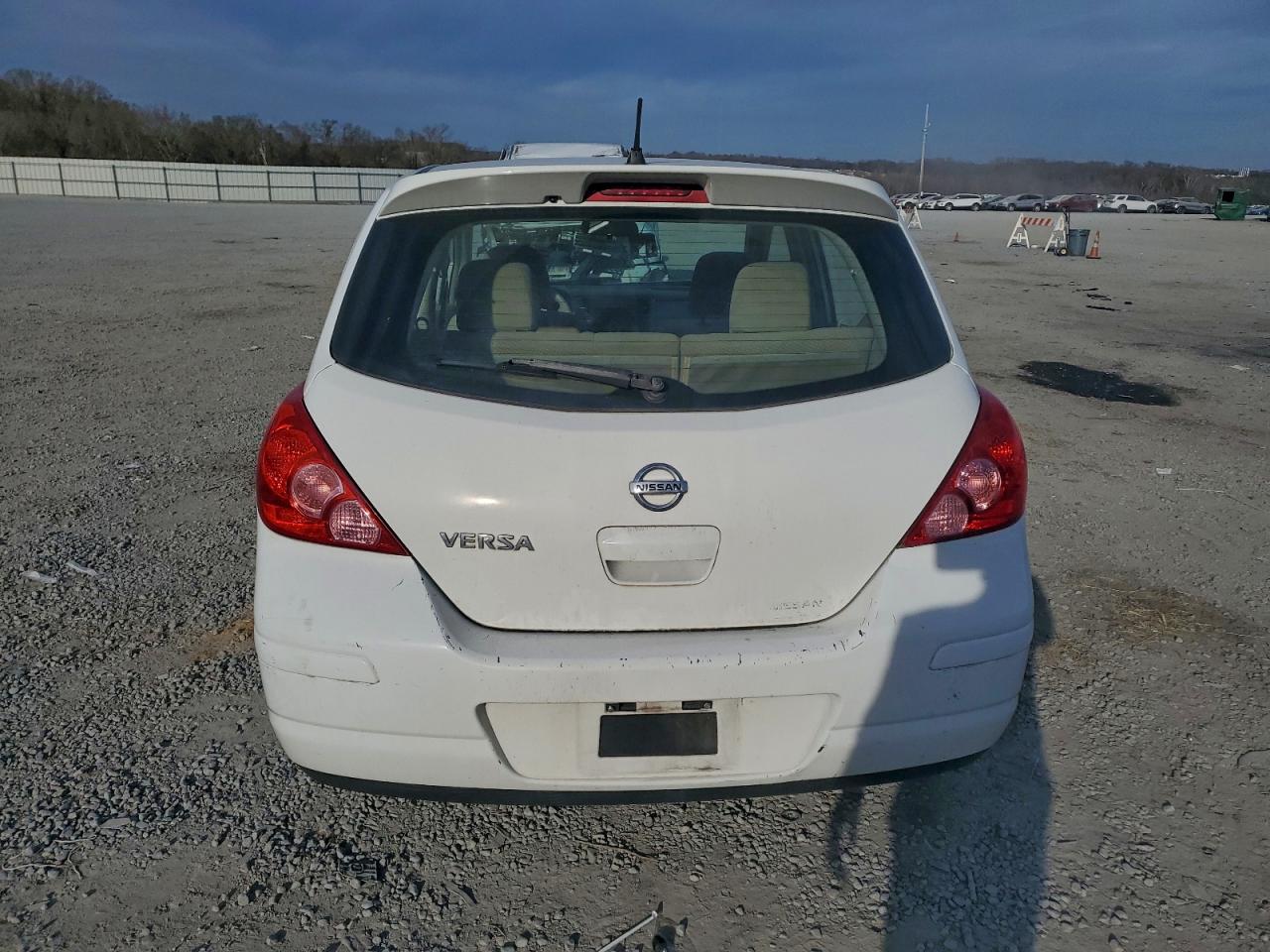Nissan Versa S Image 12