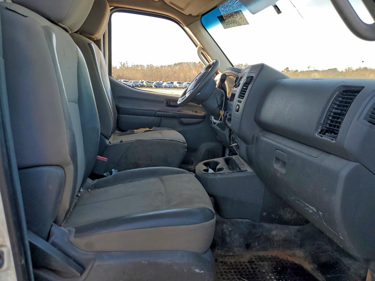 Nissan Nv 2500 Image 10