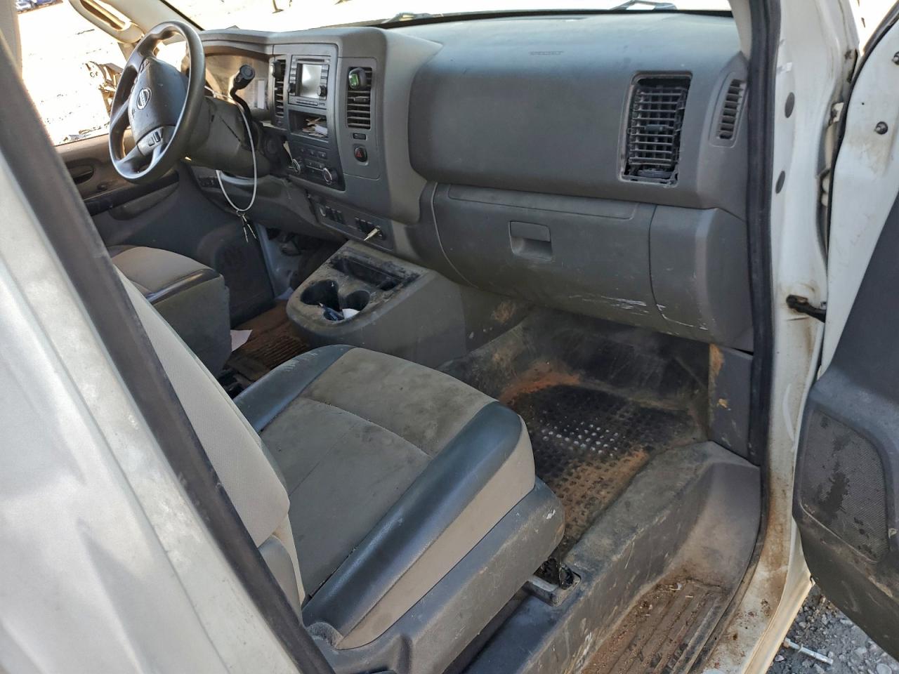 Nissan Nv 2500 Image 12