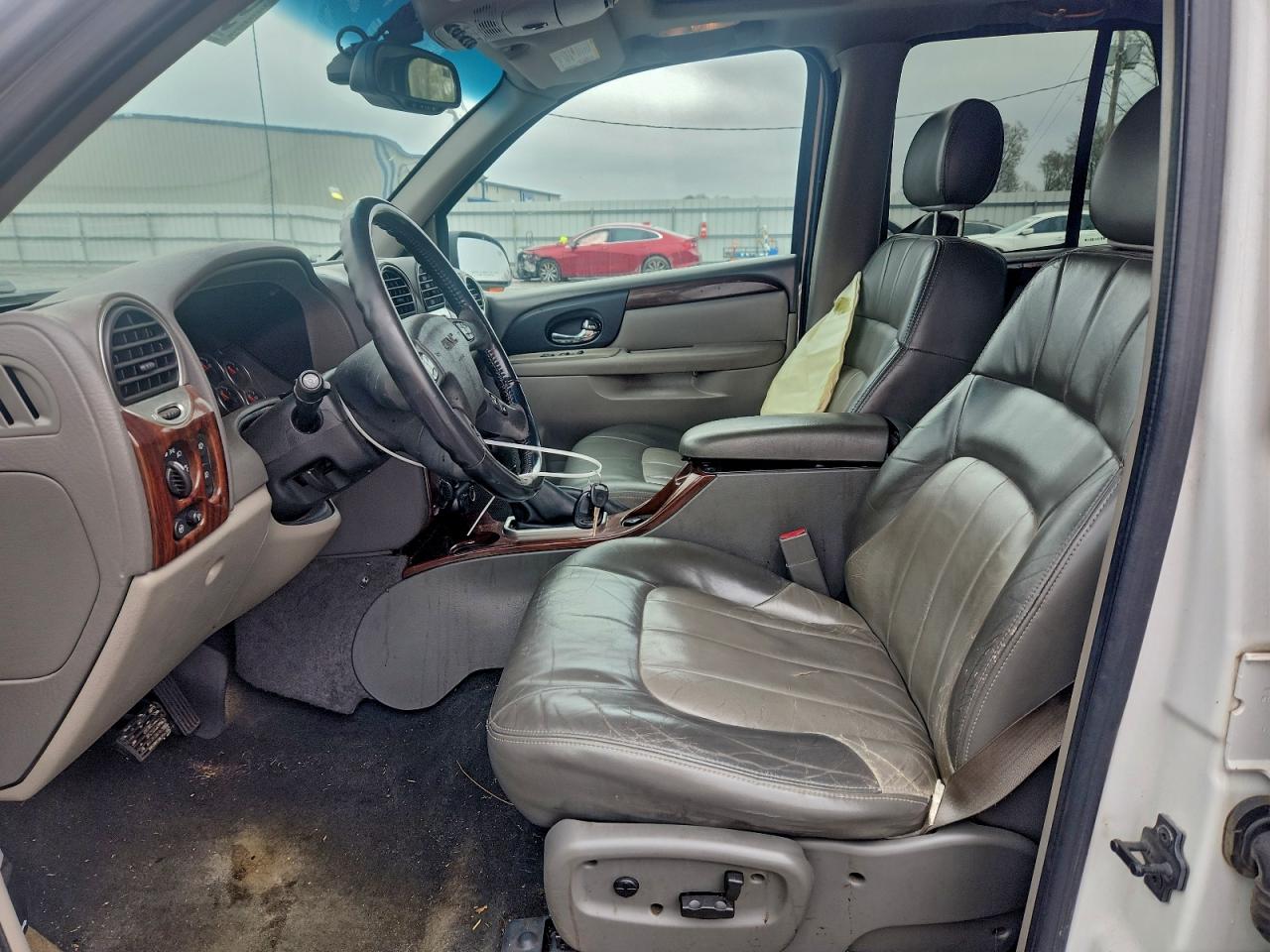 GMC Envoy Image 8