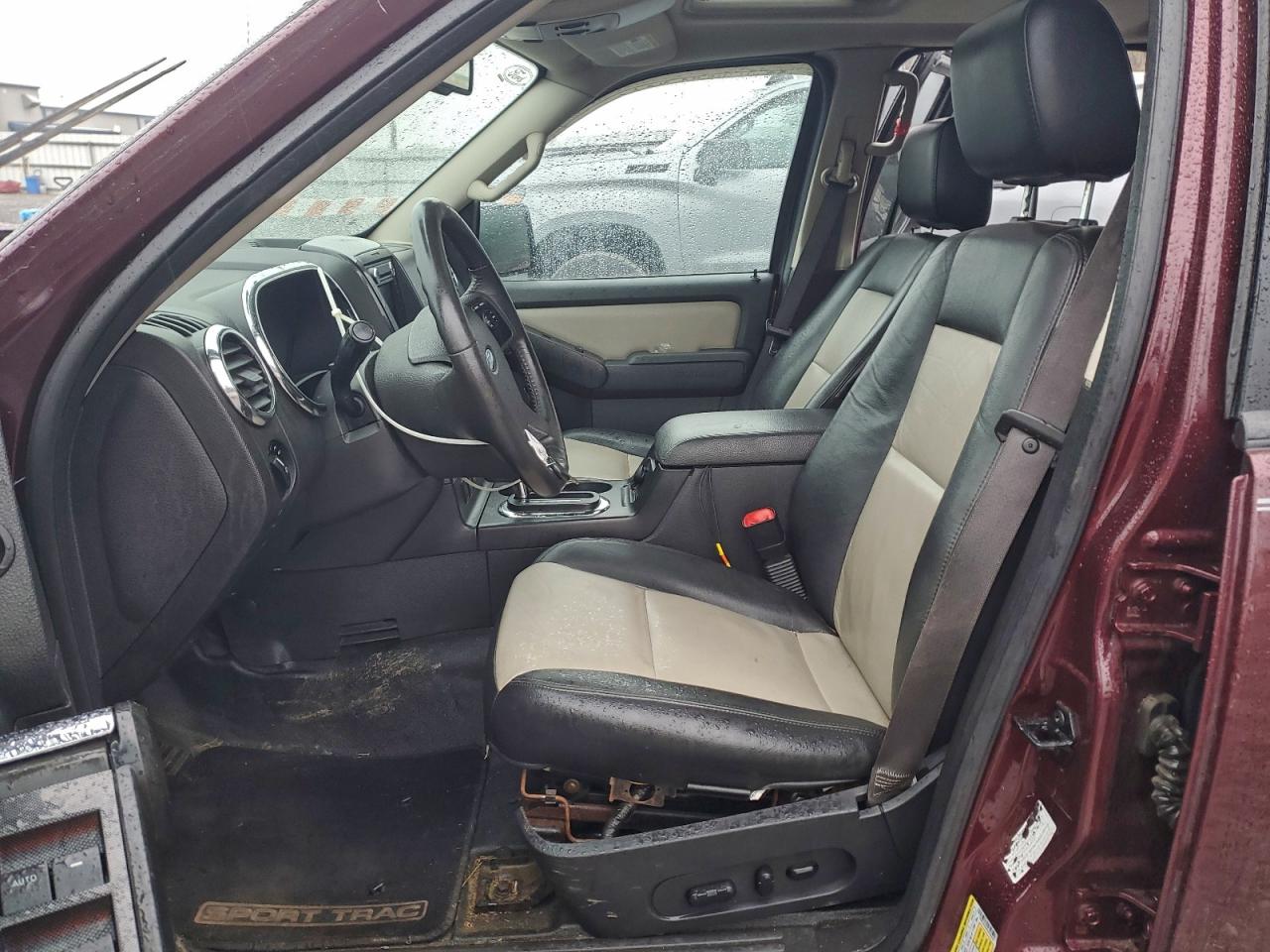 Ford Explorer Limited Image 7