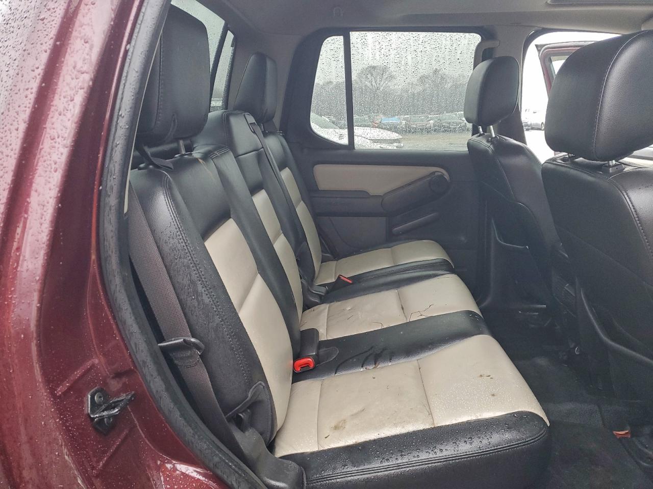 Ford Explorer Limited Image 11