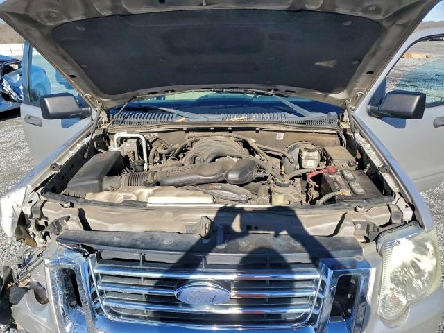 Ford Explorer Xlt Image 3