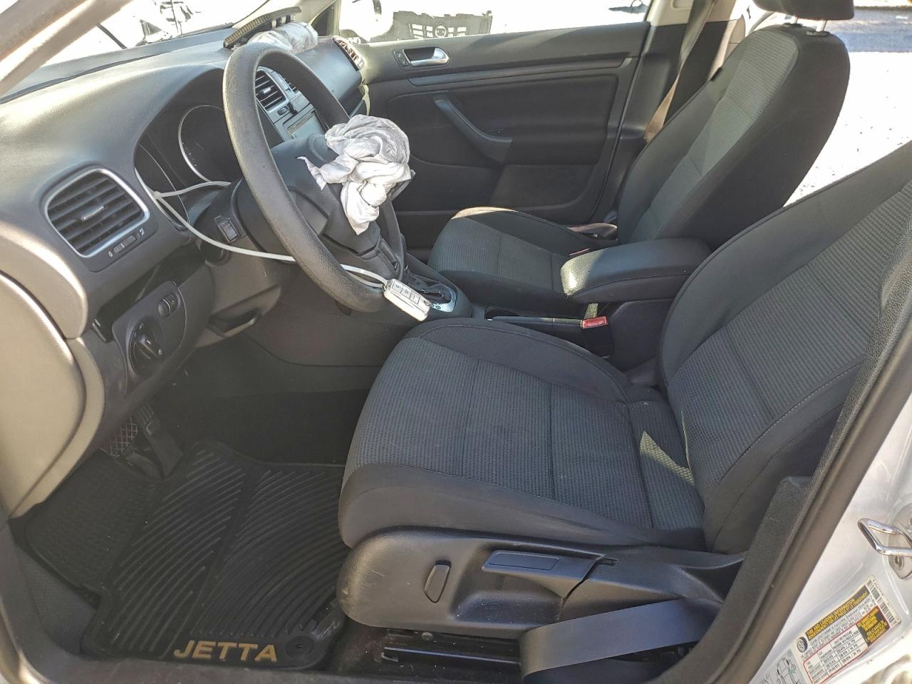 Volkswagen Jetta S Image 10