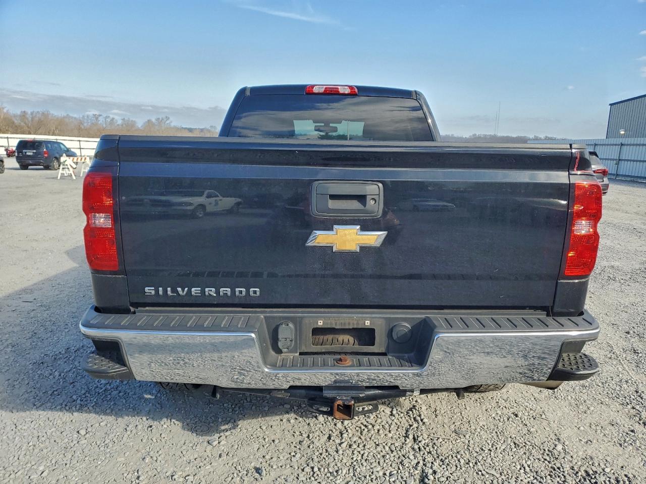 Chevrolet Silverado C1500 Image 3