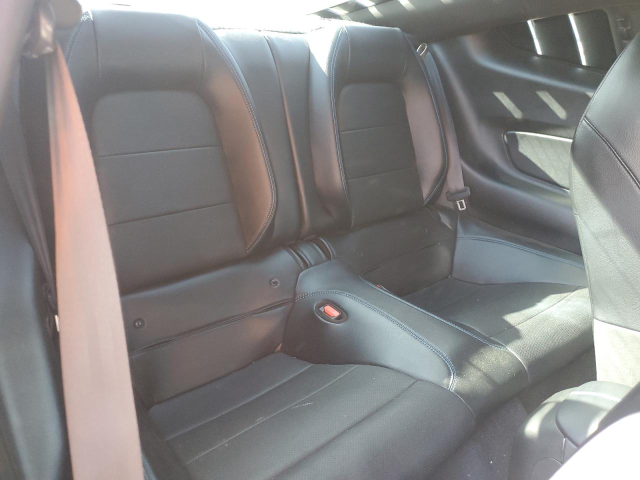 Ford Mustang Image 4