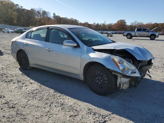 Nissan Altima Base Image 3