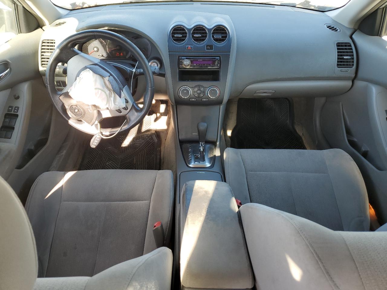 Nissan Altima Base Image 8