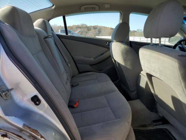 Nissan Altima Base Image 9