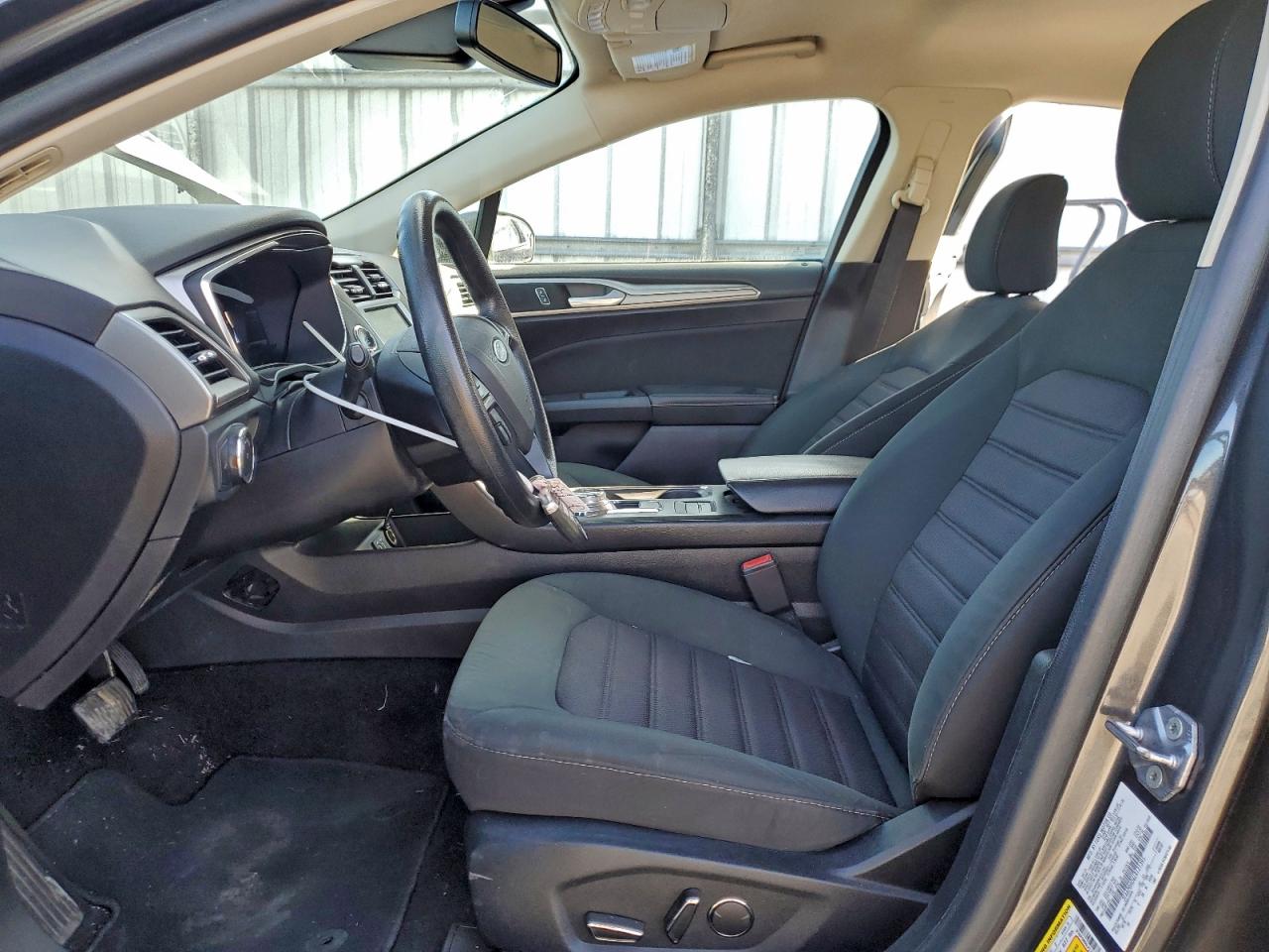 Ford Fusion Se Image 2