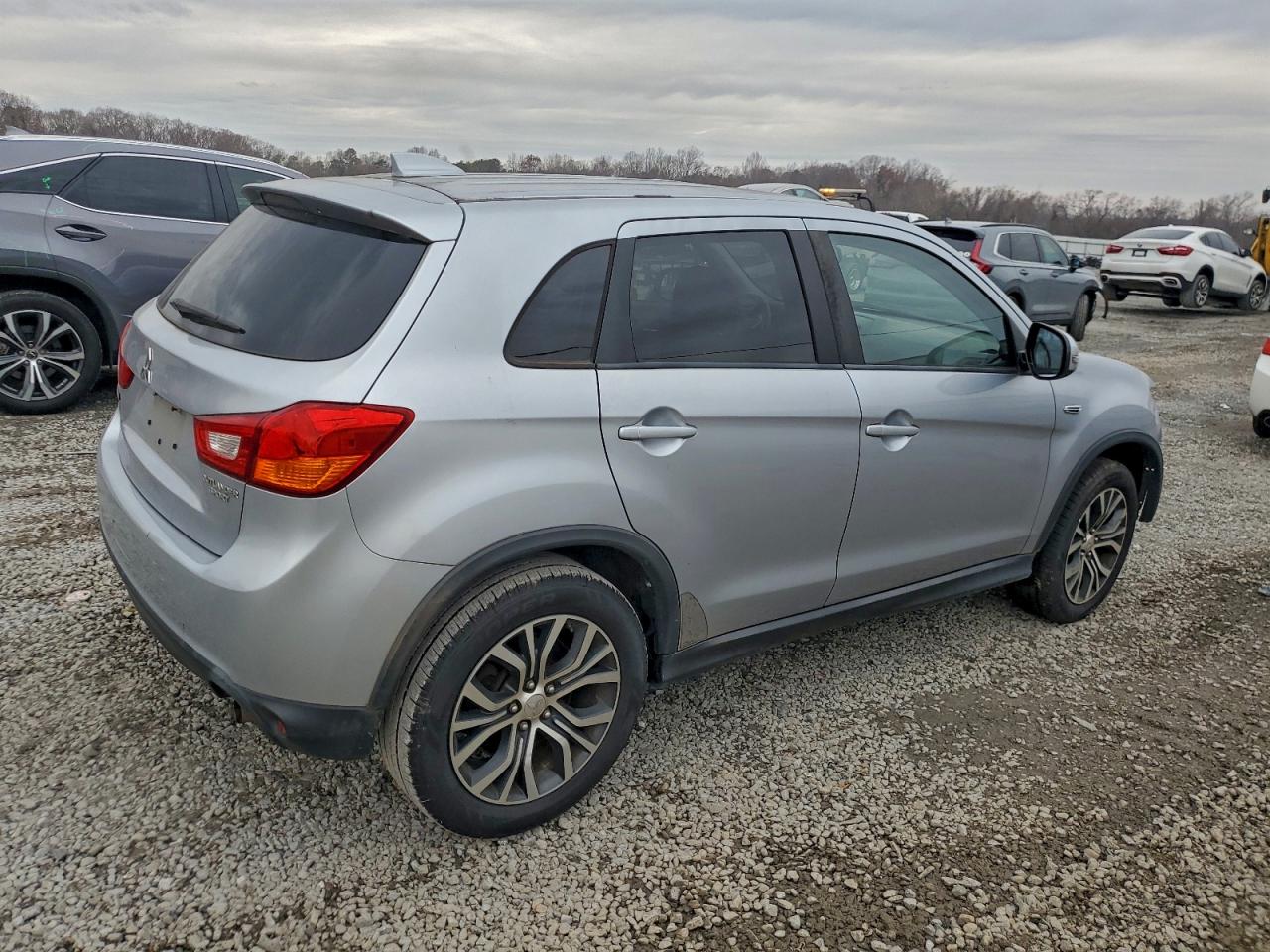 Mitsubishi Outlander Es Image 4