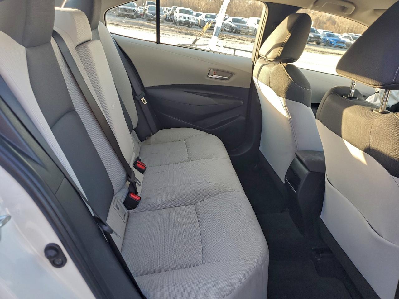 Toyota Corolla Le Image 10