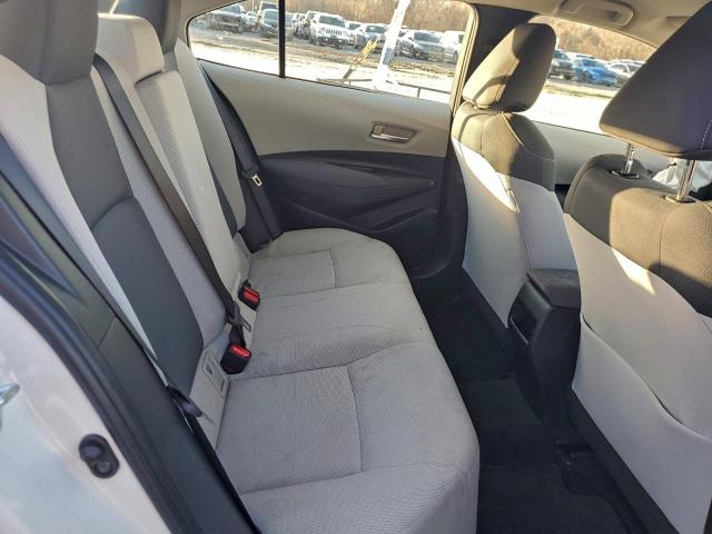 Toyota Corolla Le Image 10