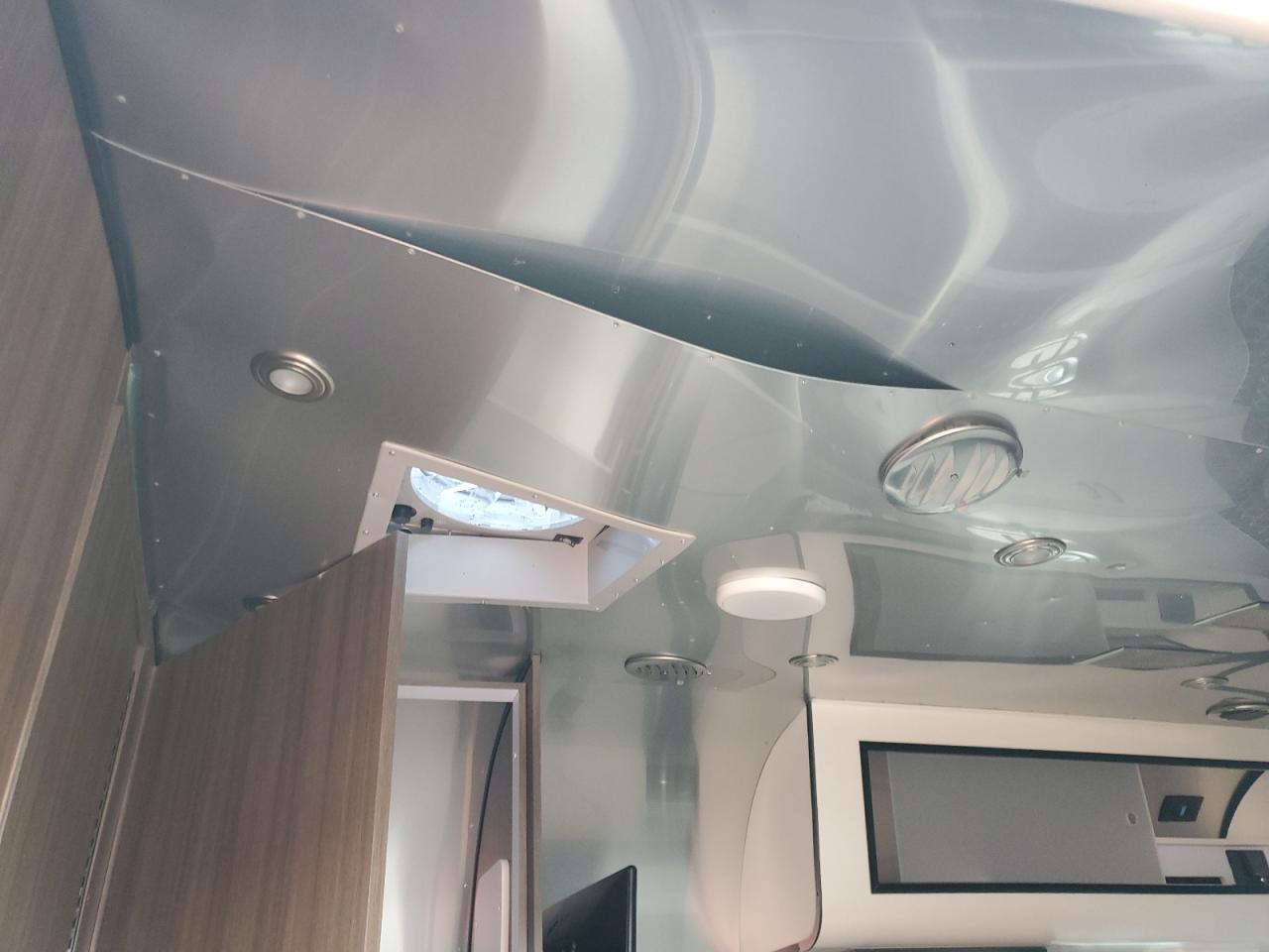 Airstream Caravel Image 7