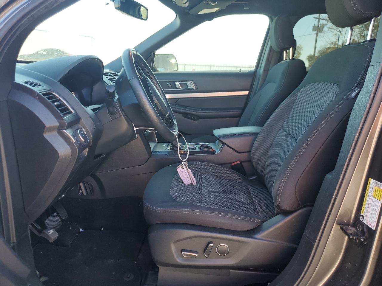 Ford Explorer Xlt Image 10