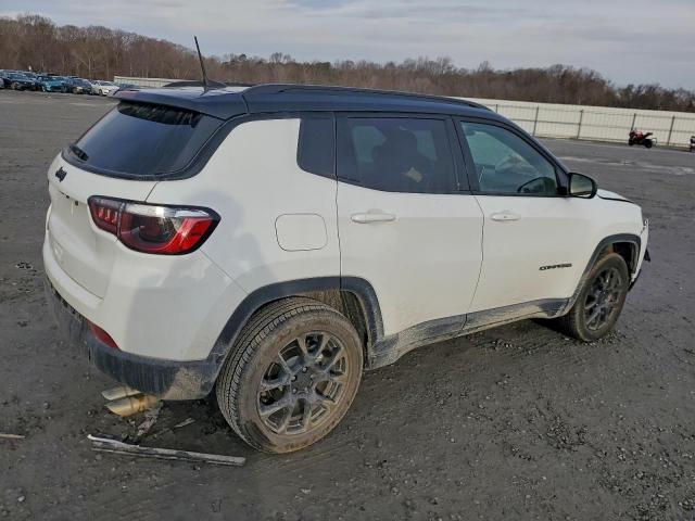 Jeep Compass Latitude Image 5