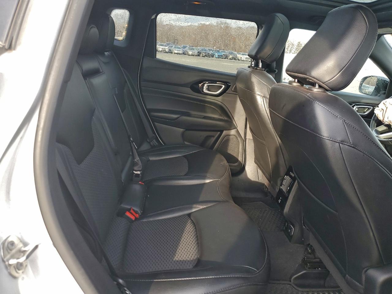 Jeep Compass Latitude Image 11