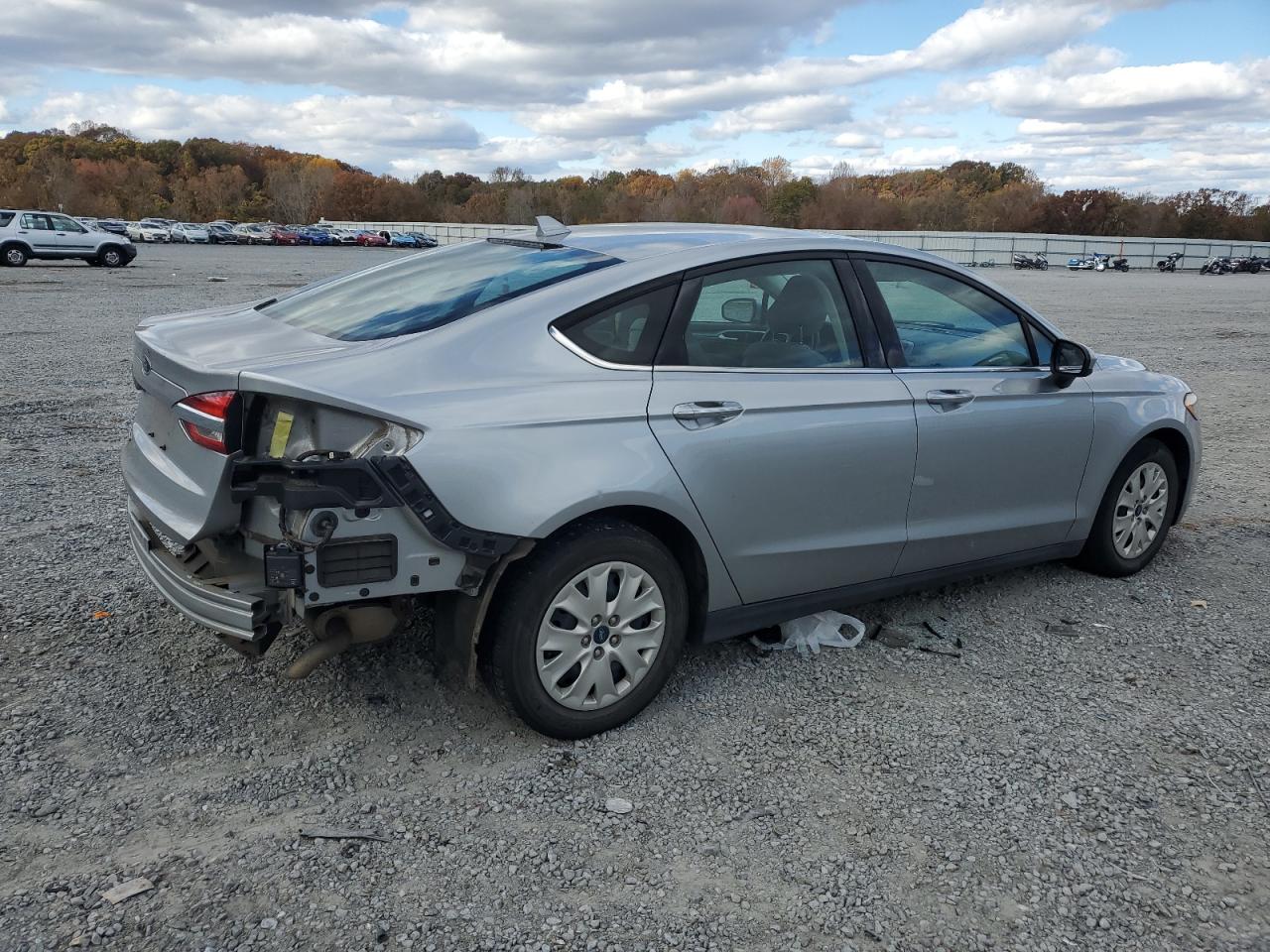 Ford Fusion S Image 7