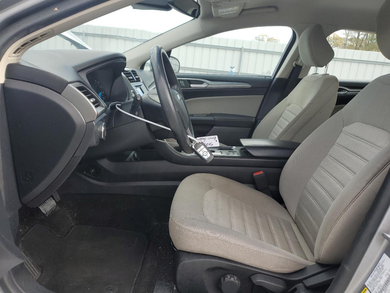 Ford Fusion S Image 4