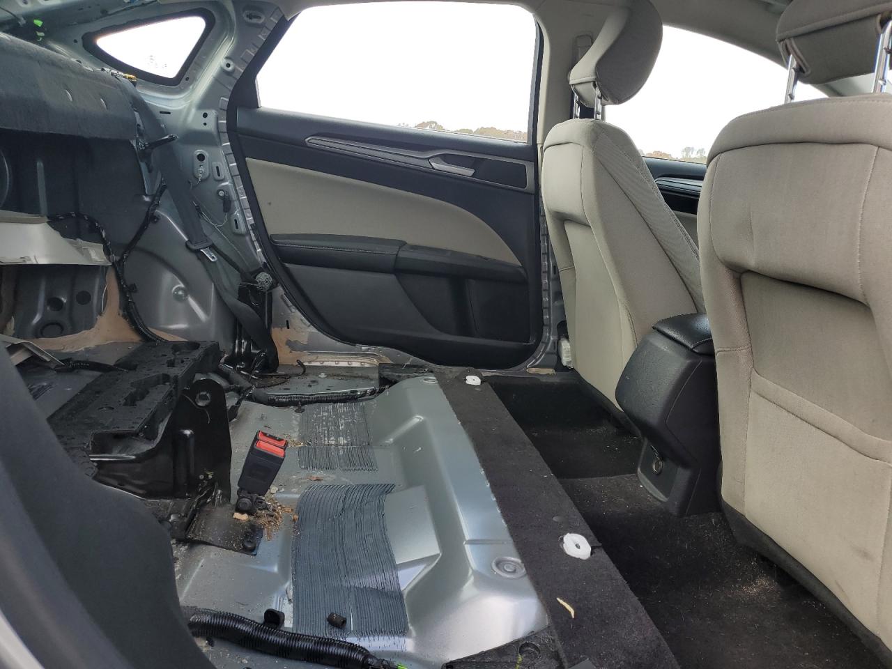 Ford Fusion S Image 12