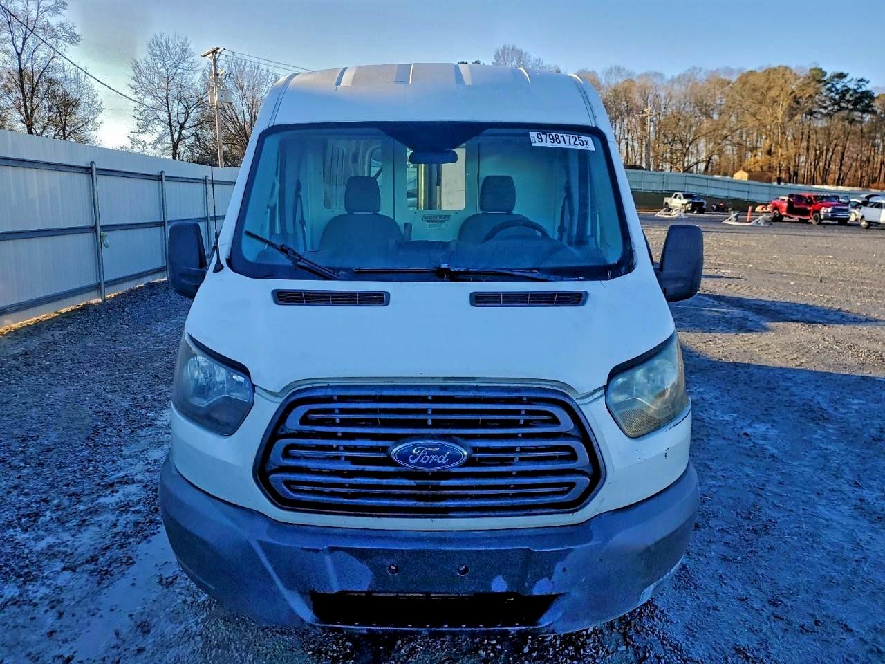 Ford Transit T-250 Image 5