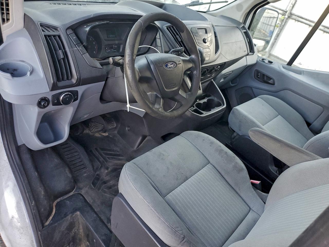 Ford Transit T-250 Image 6