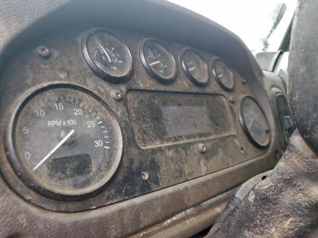 Peterbilt 320 Image 8