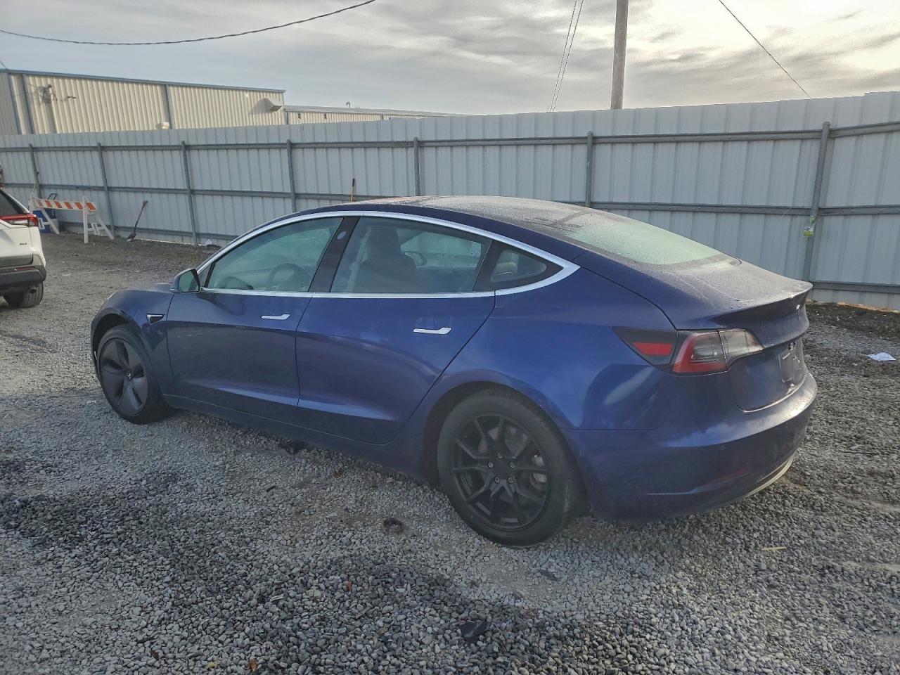 Tesla Model 3 Image 3