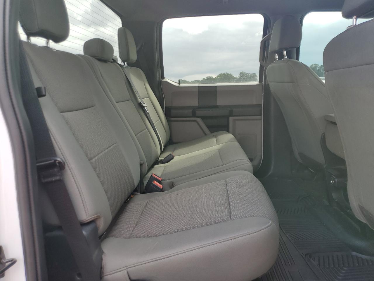 Ford F-350 Super Duty Image 11